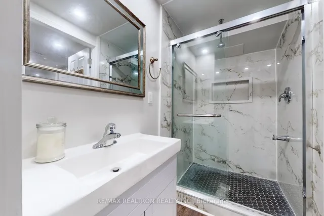 Additional image 26 of 5411 Lakeshore Rd Unit 2