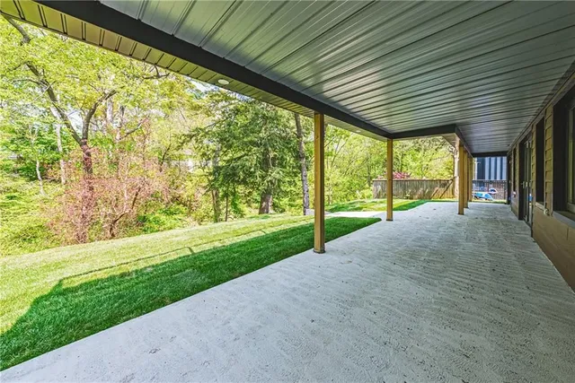 Additional image 43 of 829 FOREST GLEN Ave