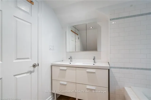 Additional image 31 of 56 Newton Ave