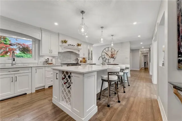 Additional image 5 of 3976 Powerline Rd