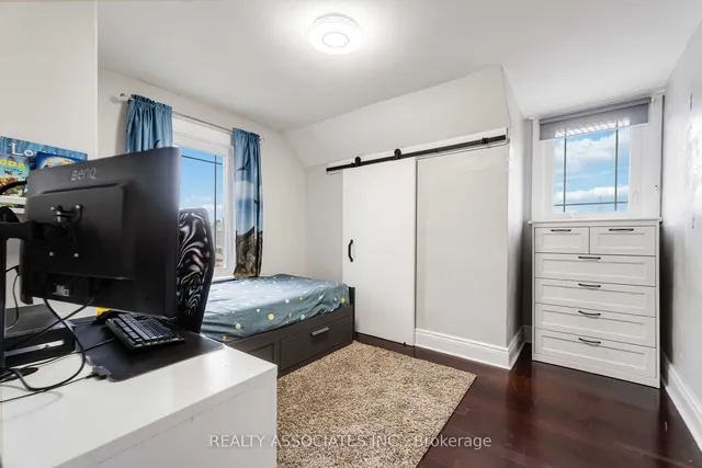 Additional image 17 of 49 Connaught Ave