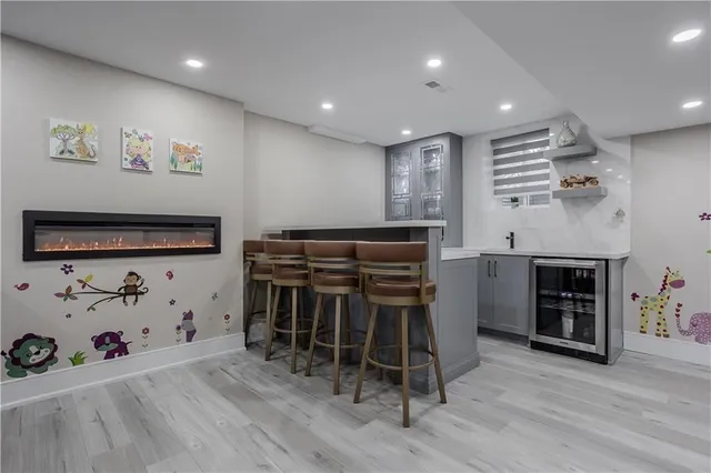 Additional image 36 of 4176 FULLER Cres