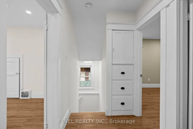 Additional image 26 of 69 Roxborough Ave