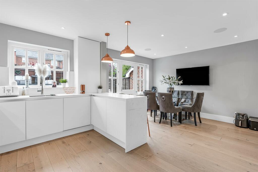 Additional image 4 of Welwyn Hall Gardens, Welwyn