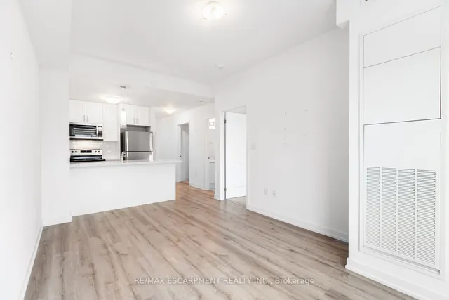 Additional image 20 of 450 Dundas St Unit 407