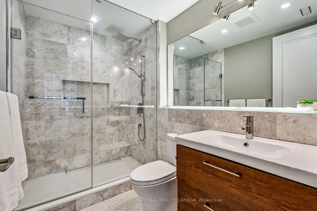 Additional image 18 of 761 Bay St Unit TH01