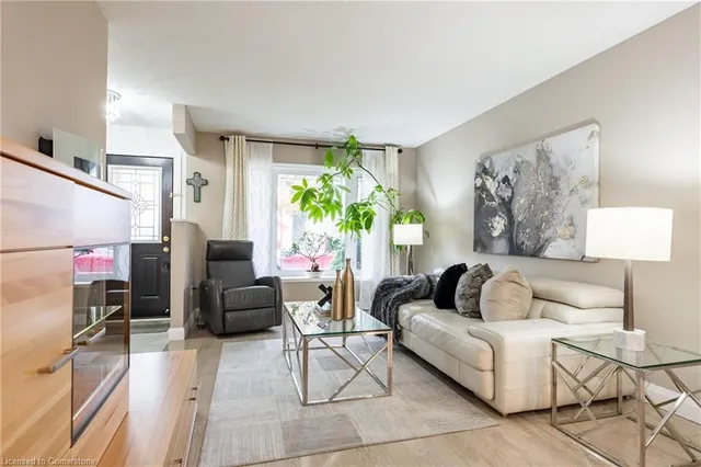 Additional image 6 of 46 Vesper Crt