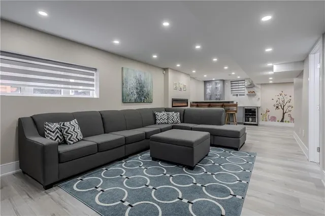 Additional image 39 of 4176 FULLER Cres