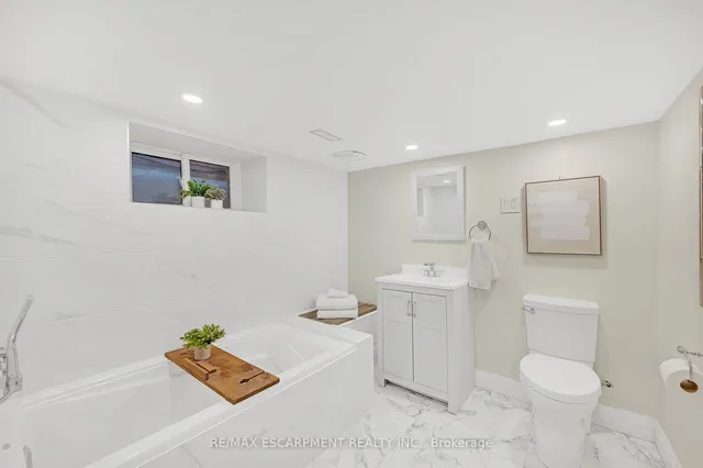 Additional image 19 of 226 Balsam Ave