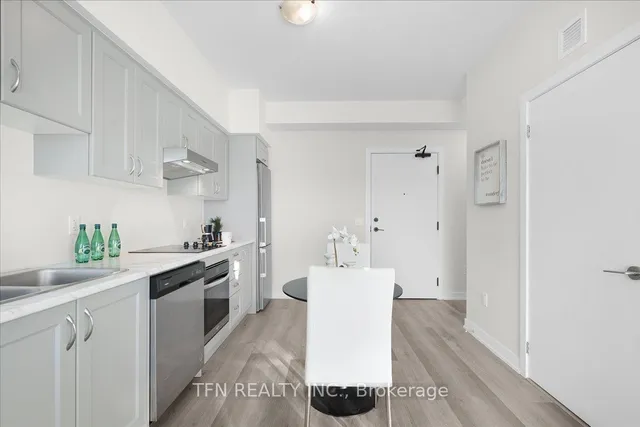 Additional image 6 of 600 North Service Rd Unit 522