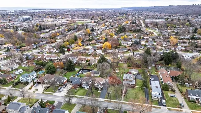 Additional image 33 of 60 Lake Avenue Dr