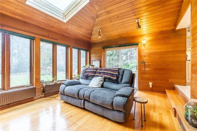 Additional image 10 of 2317 Lakeshore Rd