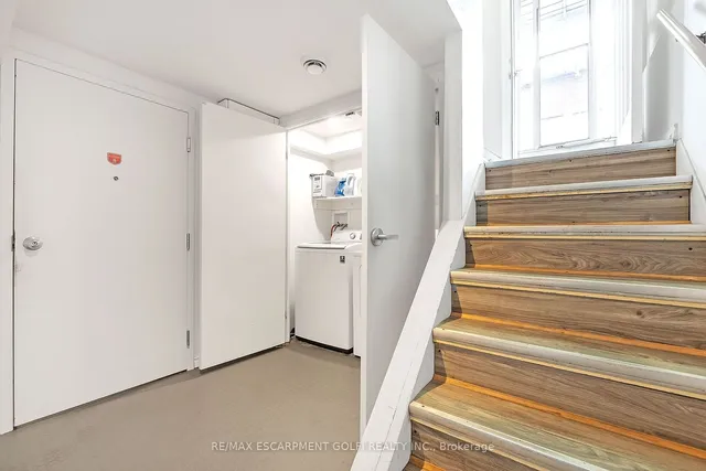 Additional image 20 of 29 Clarendon Ave