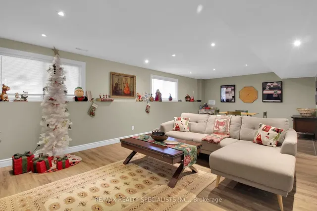 Additional image 26 of 11044 1st Line