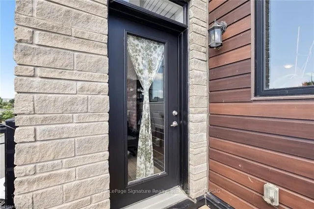 Additional image 19 of 590 NORTH SERVICE Rd Unit 61