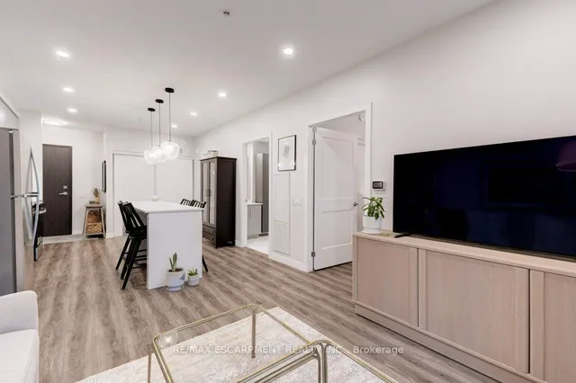 Additional image 11 of 15 Queen St Unit 812