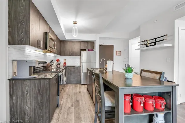 Additional image 9 of 16 Markle Cres Unit 303