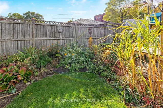 Additional image 32 of 16 Case St