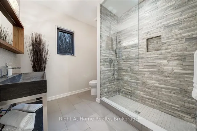 Additional image 15 of 868 DANFORTH Pl