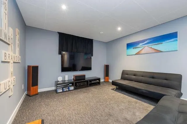 Additional image 33 of 1523 RUSHOLME Cres