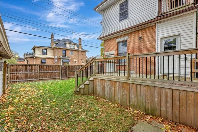 Additional image 50 of 76 Spadina Ave