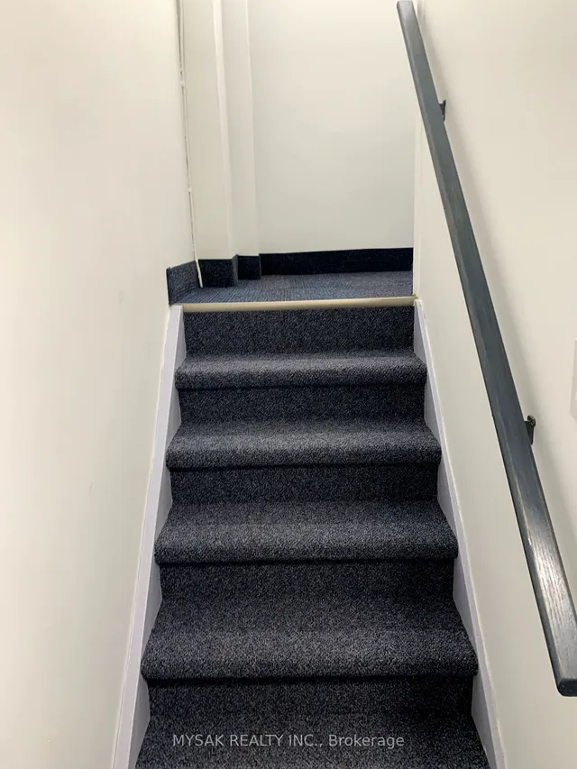 Additional image 17 of 985 Kingsway Dr