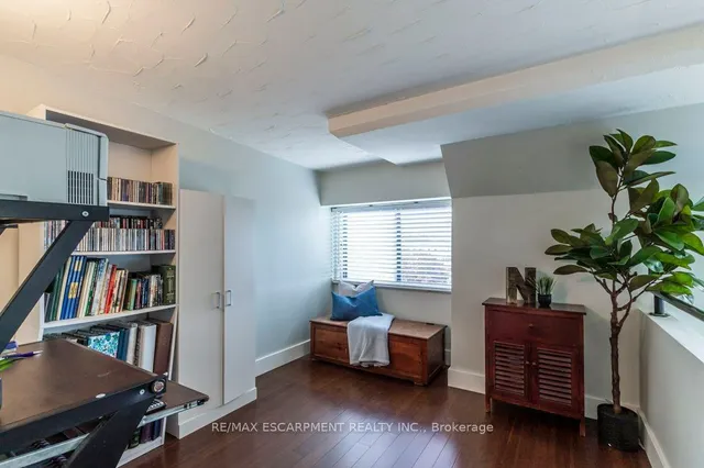 Additional image 30 of 50 Main St Unit 405