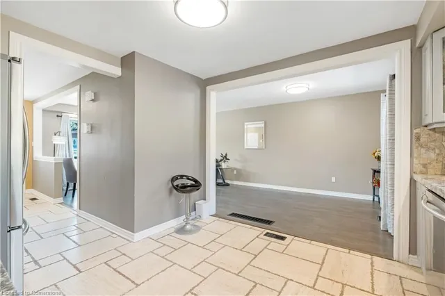 Additional image 15 of 6 Rideau Cres