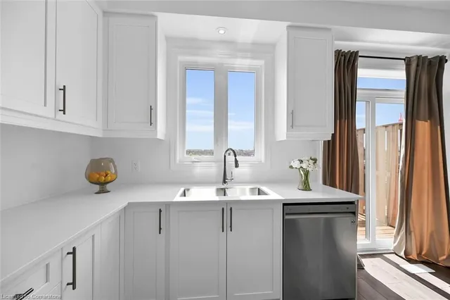 Additional image 5 of 61 Soho St Unit 42