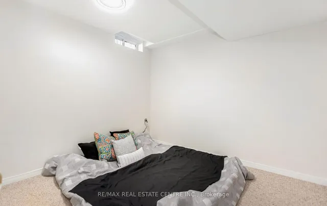 Additional image 36 of 1096 Barclay Circ