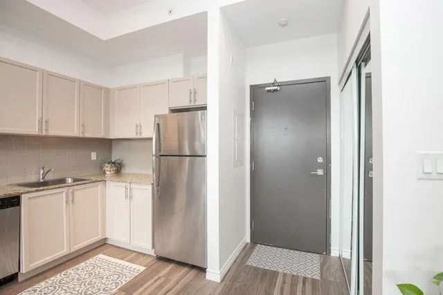 Additional image 23 of 1284 GUELPH Line Unit 417