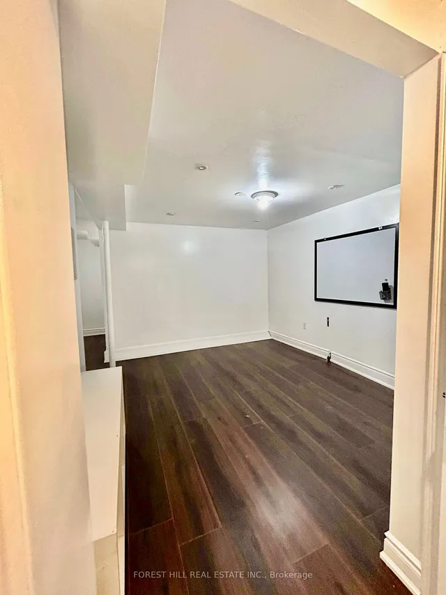 Additional image 31 of 28 Thorny Vineway