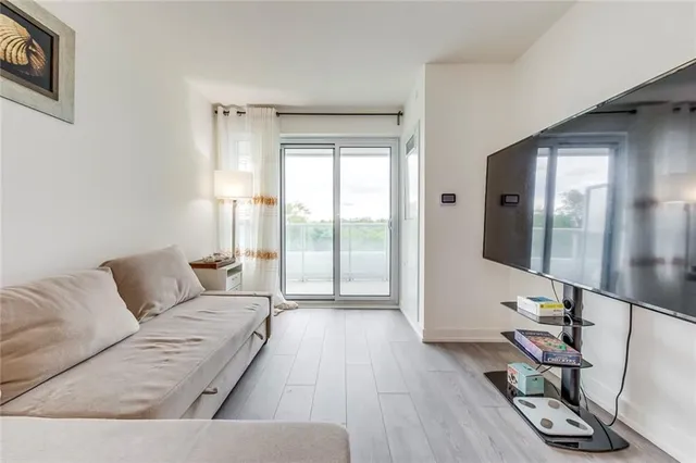 Additional image 11 of 10 WILBY Cres Unit 309