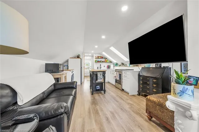 Additional image 32 of 73 Valley Rd