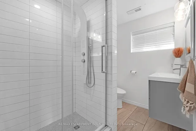 Additional image 30 of 98 FORESTGATE Dr