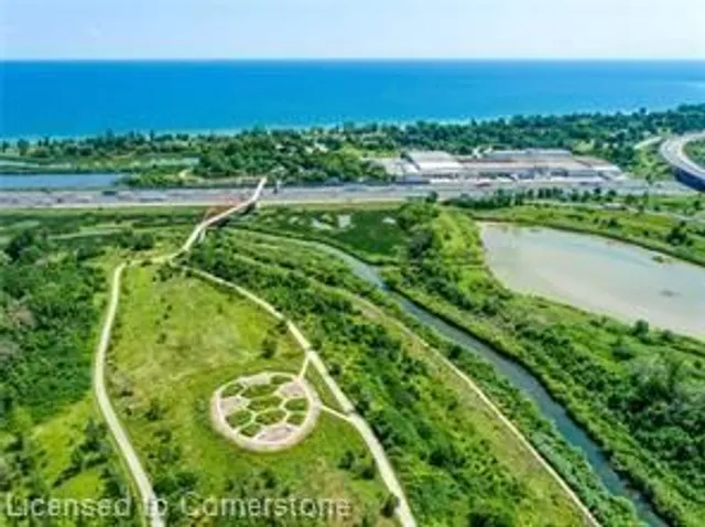 Additional image 27 of 552 Quebec St