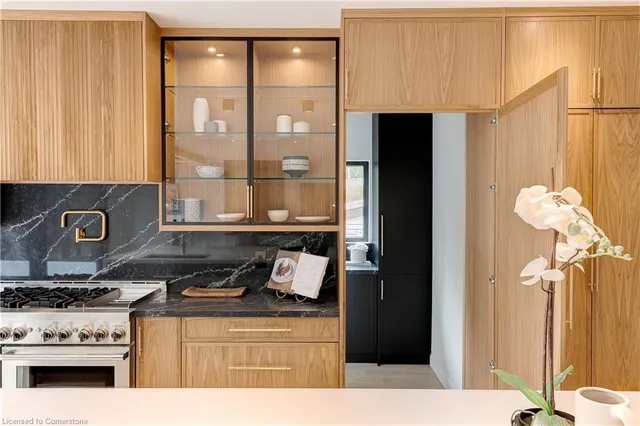 Additional image 12 of 298 Strathcona Dr