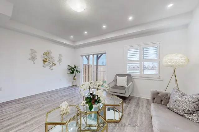 Additional image 32 of 28 Laguna Village Cres