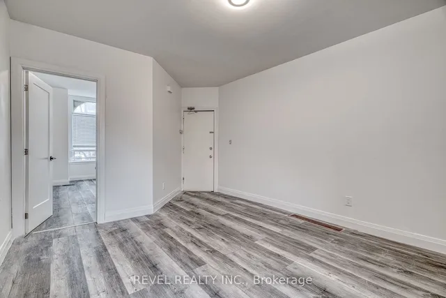 Additional image 30 of 27 Grove St