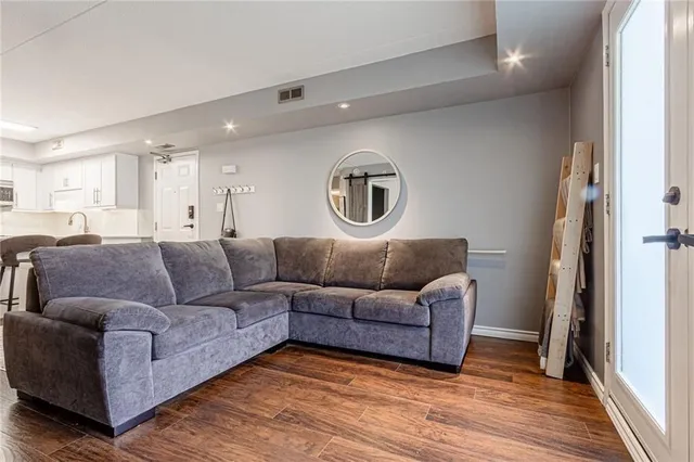 Additional image 15 of 2010 CLEAVER Ave Unit 103