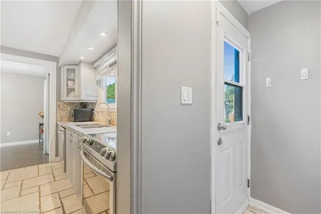 Additional image 14 of 6 Rideau Cres