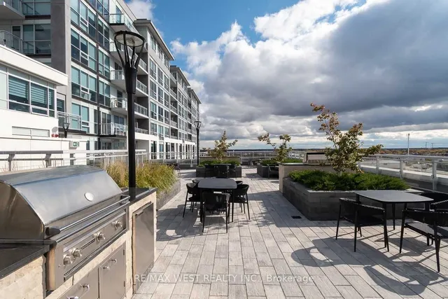 Additional image 23 of 1050 Main St Unit 1114