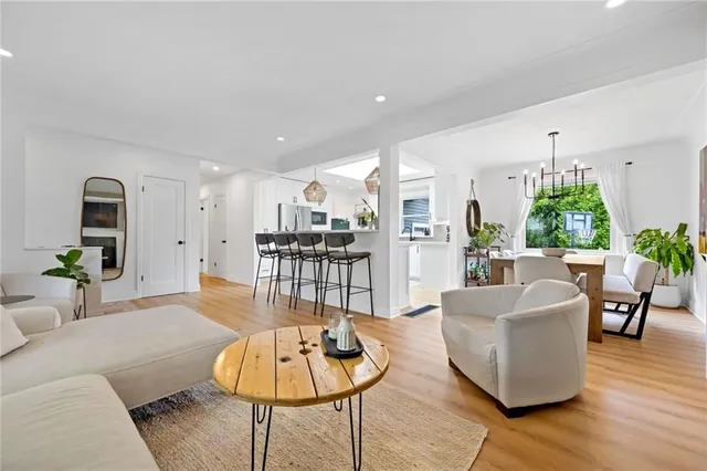 Additional image 25 of 2227 DEYNCOURT Dr