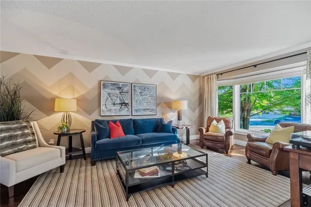 Additional image 15 of 2005 PARKLANE Cres