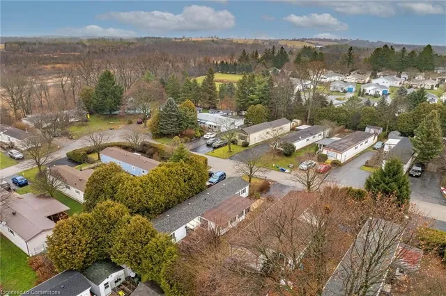 Additional image 33 of 94 Maple Cres