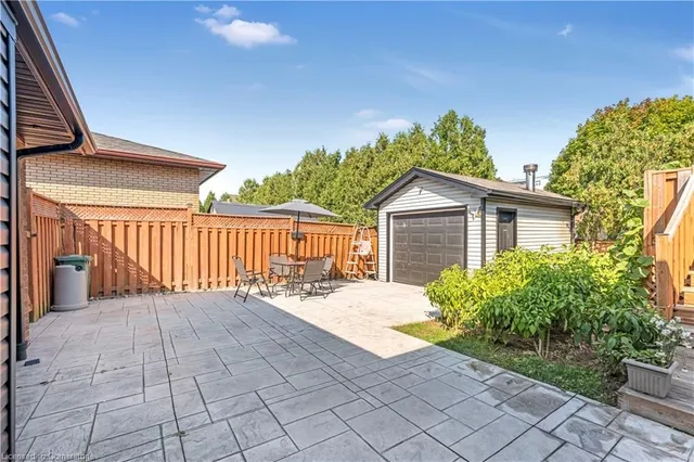 Additional image 33 of 6 Rideau Cres