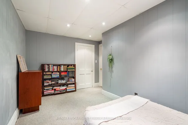 Additional image 27 of 202 CANADA St