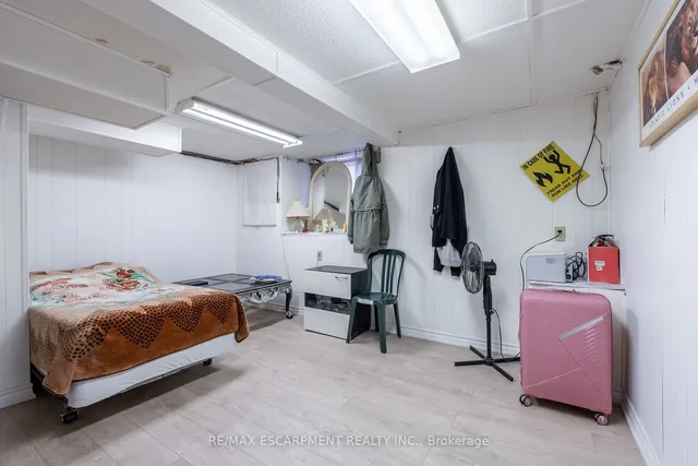 Additional image 23 of 50 1/2 Clyde St