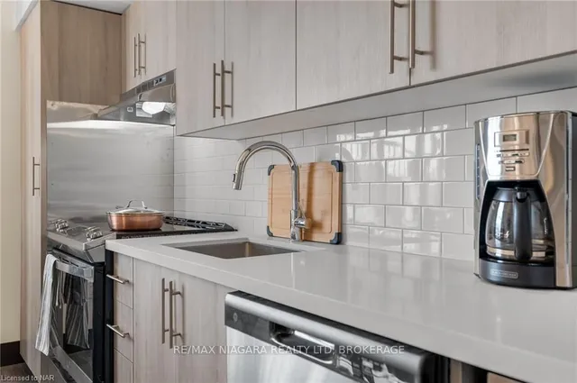 Additional image 12 of 121 KING St Unit 204