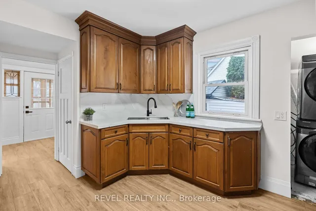 Additional image 15 of 69 Roxborough Ave